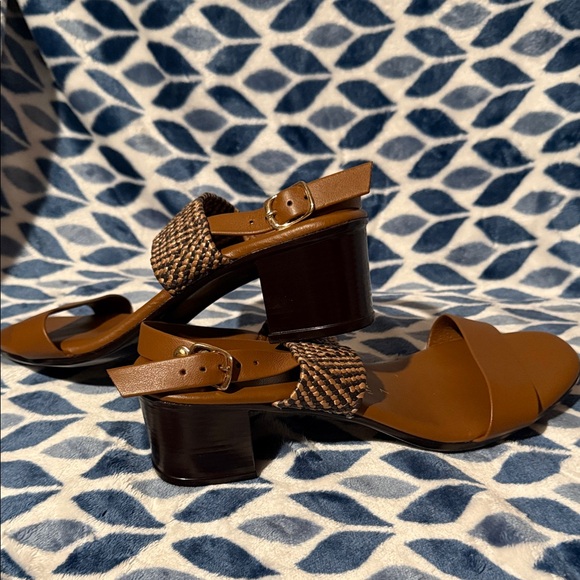 Italian Shoemakers Tan Sandals - Picture 6 of 6